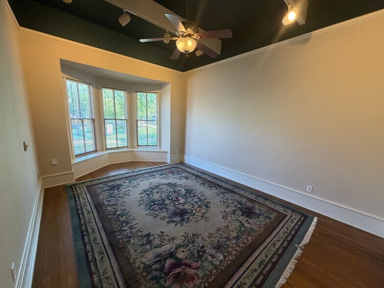 More Photos Of 411 W Main St, Round Rock Unknown For Lease