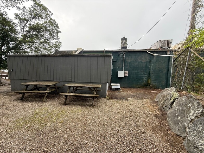 More Photos Of 643 Chandler St, Worcester Restaurant For Lease