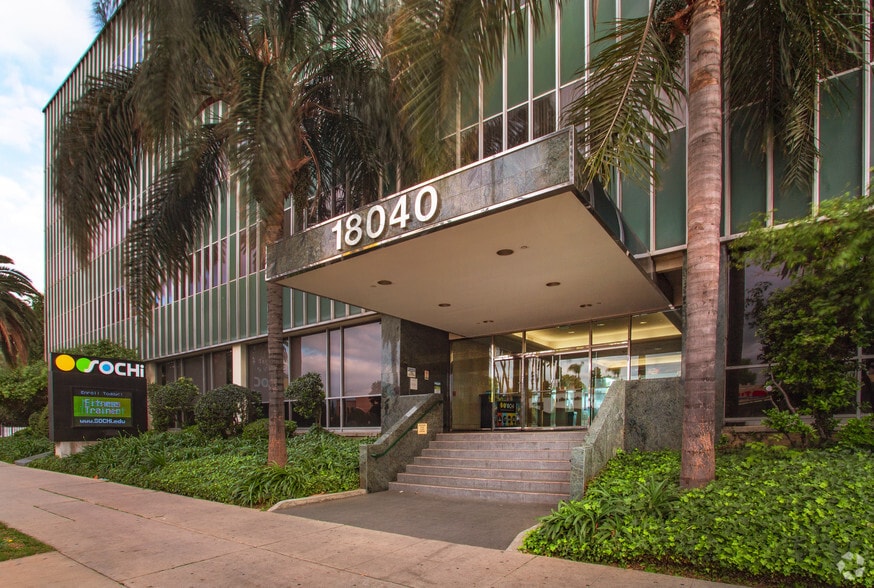 More Photos Of 18040 Sherman Way, Reseda Medical For Lease