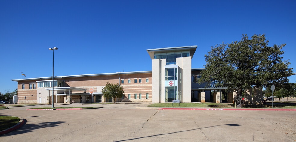 More Photos Of 1905 Doctors Hospital Dr, Bridgeport Healthcare For Sale