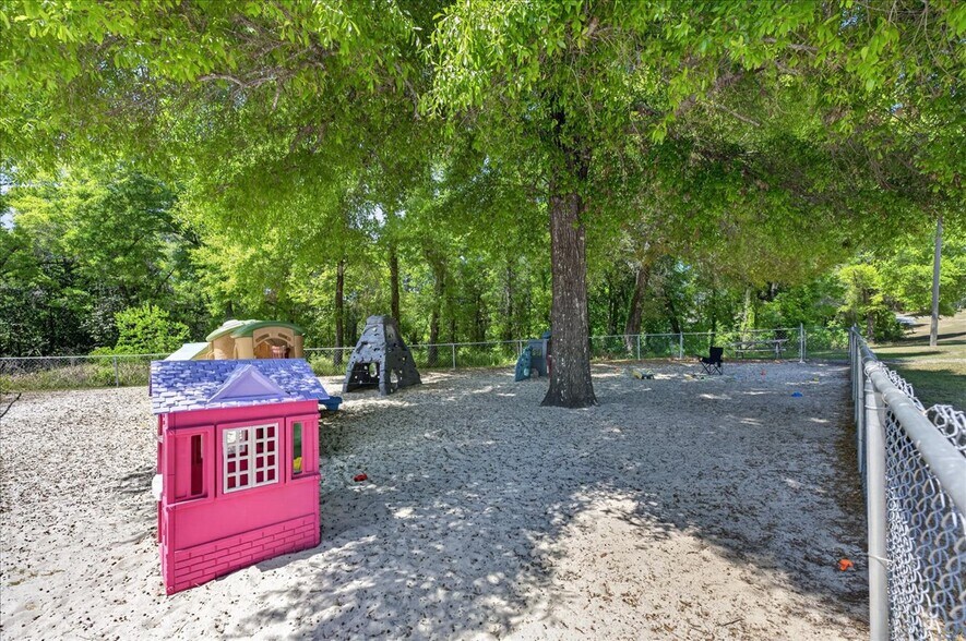 More Photos Of 100 Duggan Ave, Crestview Specialty For Sale