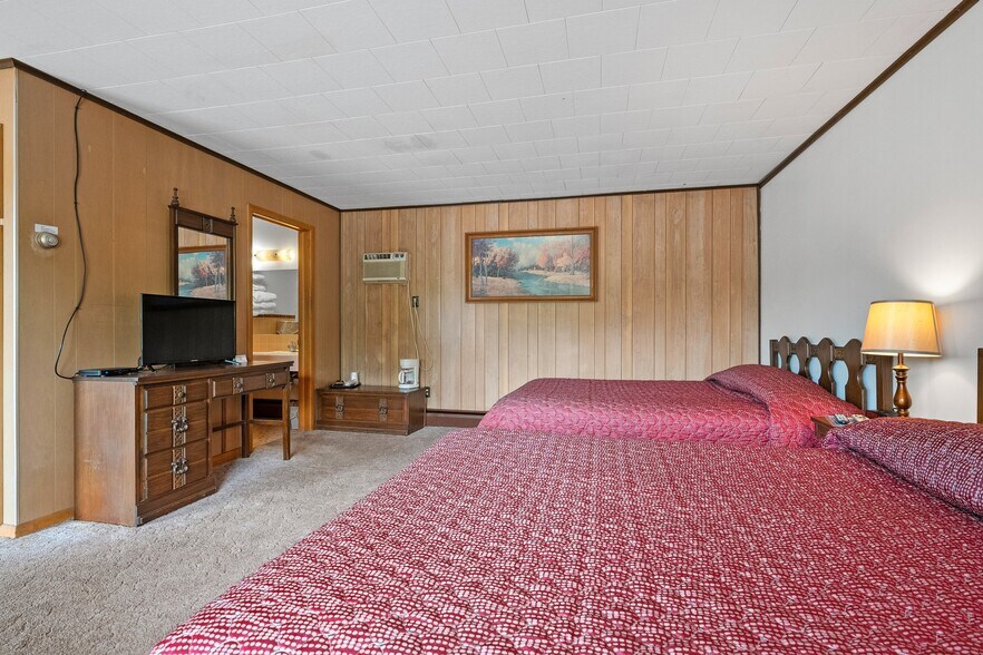 More Photos Of W11466 US Hwy 8, Dunbar Restaurant For Sale