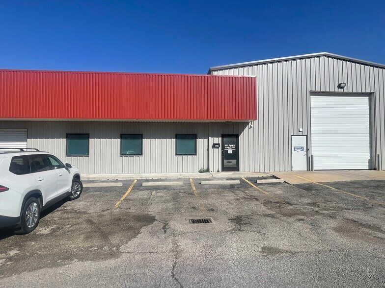 More Photos Of 423 S 8th St, La Porte Distribution For Lease