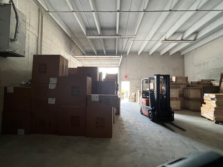 More Photos Of 352 Tall Pines Rd, West Palm Beach Warehouse For Lease