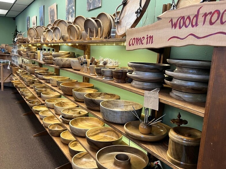 More Photos Of 903 Garibaldi Ave, Garibaldi Freestanding For Sale