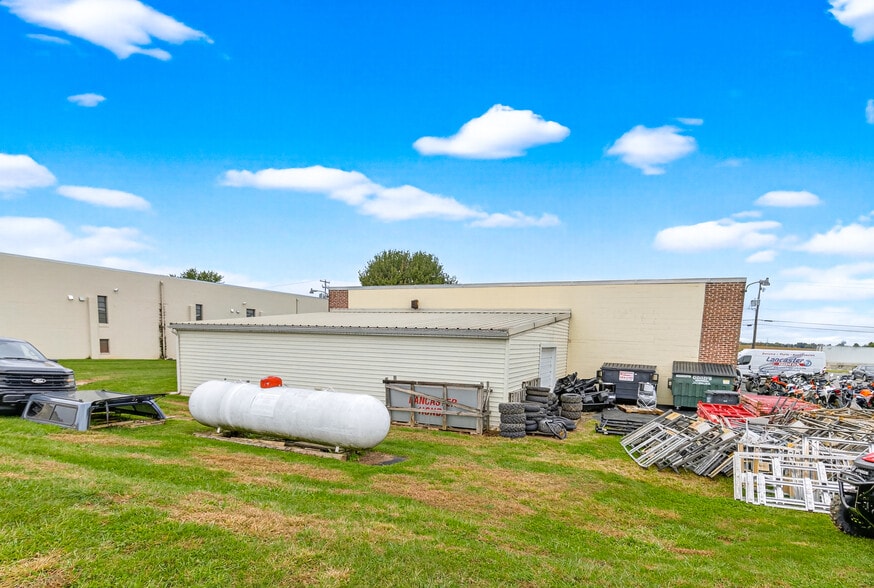 More Photos Of 2350 Dairy Rd, Lancaster Auto Dealership For Lease