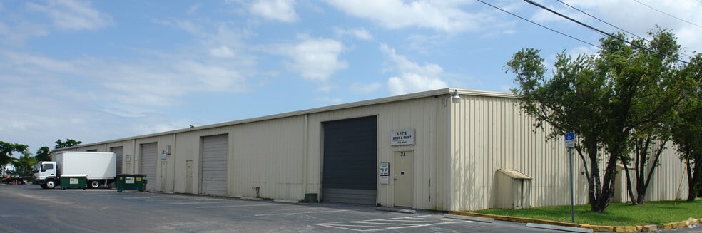 More Photos Of 1202-2 NE Pine Island Rd, Cape Coral Warehouse For Lease