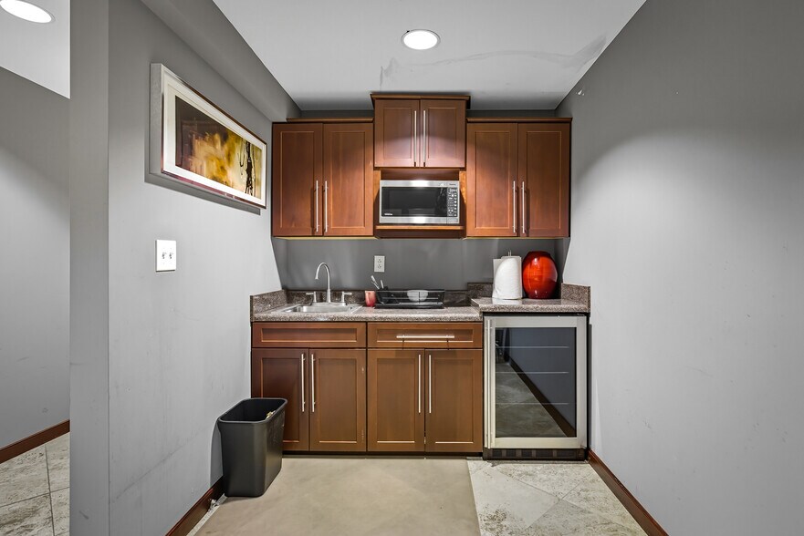 More Photos Of 1622 W Main St, Richmond Storefront Retail Office For Sale