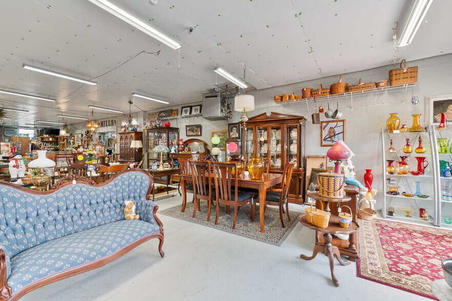 More Photos Of 727-735 14th St W, Huntington Storefront For Sale