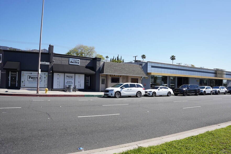 More Photos Of 1233 W Glenoaks Blvd, Glendale General Retail For Sale