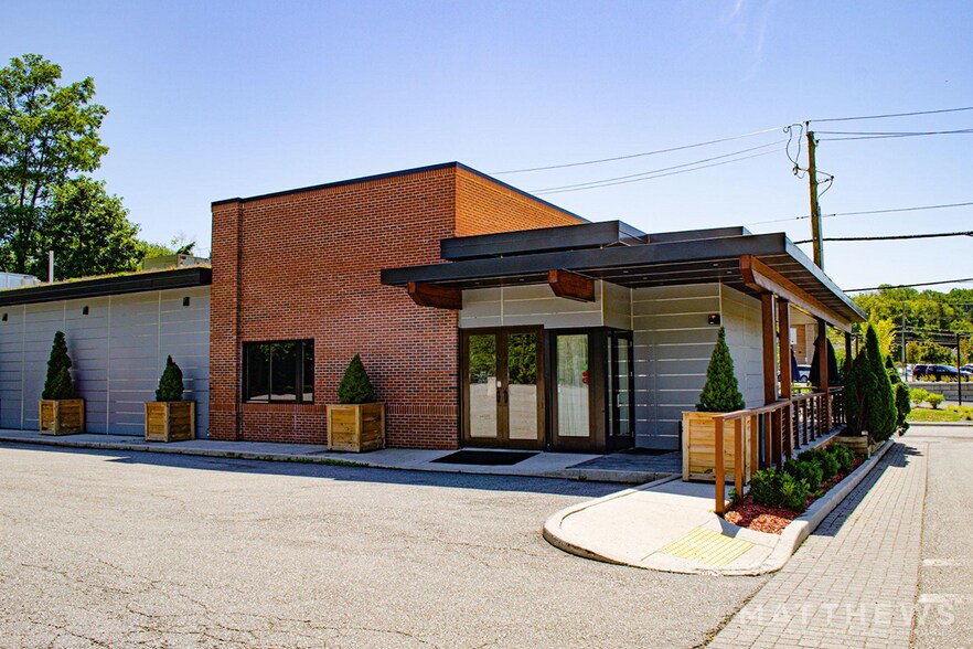 More Photos Of 3360 Old Crompond Rd, Yorktown Heights General Retail For Sale