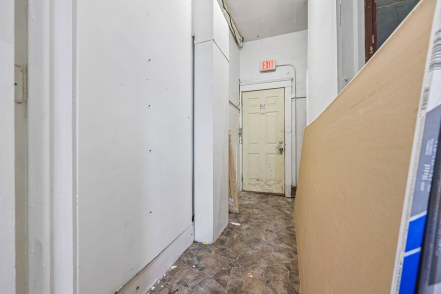 More Photos Of 2710-2712 17th St, Racine Storefront Retail Residential For Sale