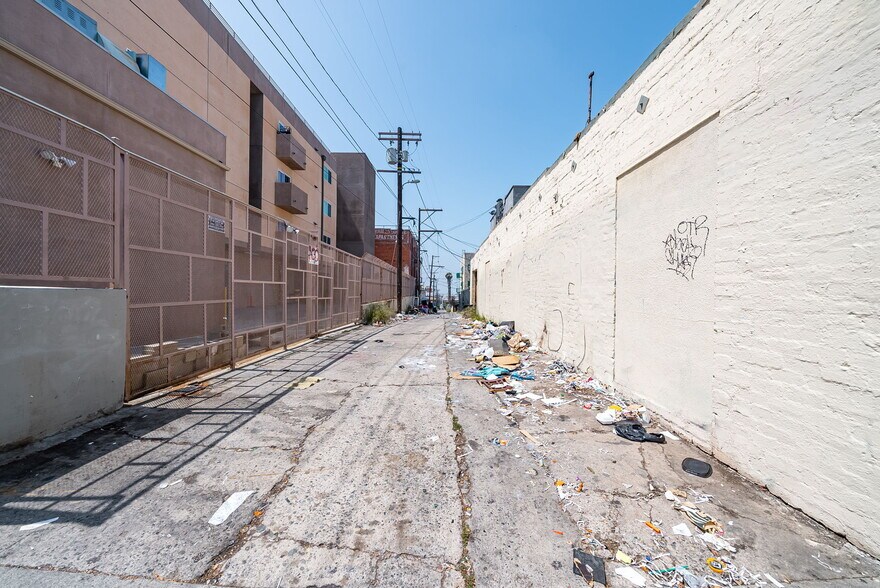 More Photos Of 2020-2028 W 3rd St, Los Angeles Storefront For Lease