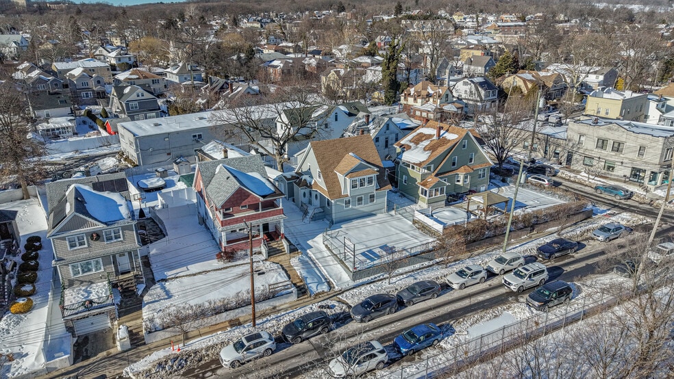 More Photos Of 129 New Dorp Plz, Staten Island Office Residential For Sale