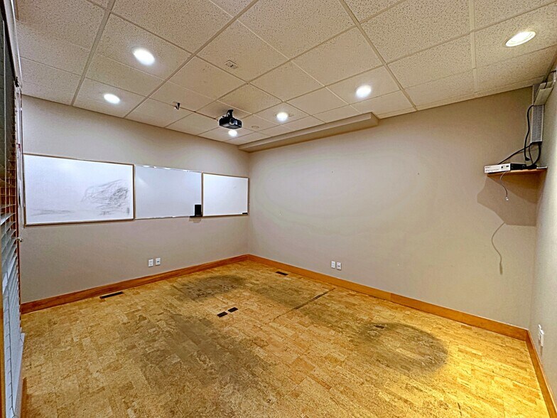 More Photos Of 380 Mackenzie Blvd, Fort McMurray Warehouse For Sale