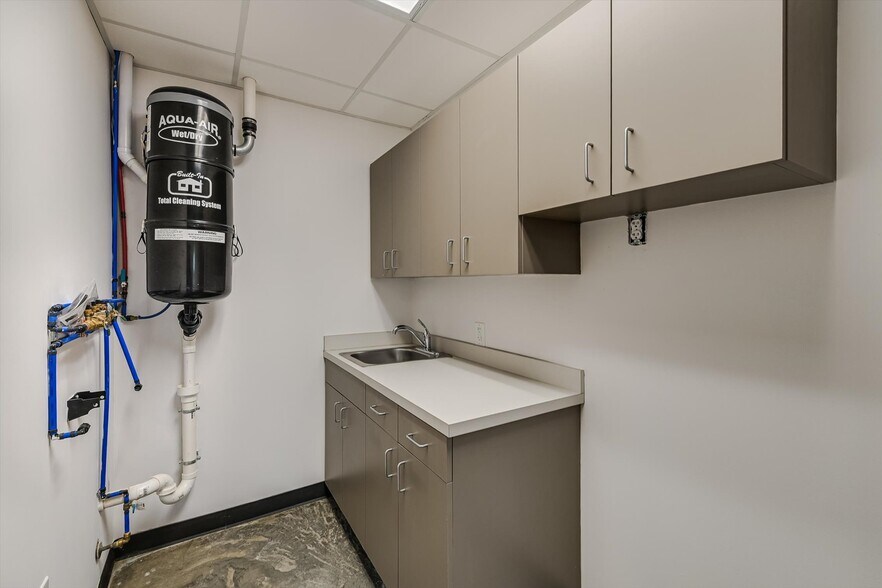 More Photos Of 15314 W State Highway 71, Bee Cave Office For Lease