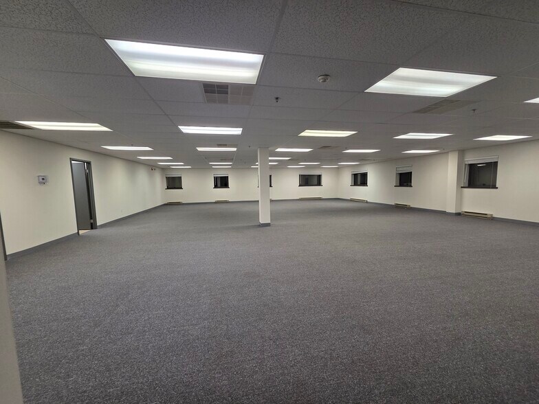 More Photos Of 500 W Cummings Park, Woburn Office For Lease