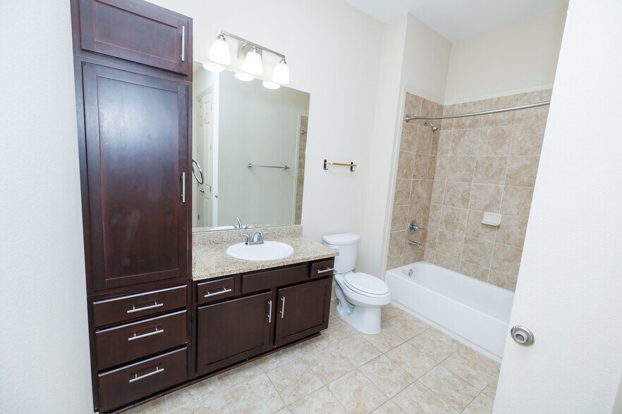 More Photos Of 79 Commerce St, Montgomery Apartments For Lease