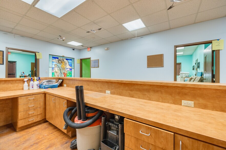 More Photos Of 3170 N McMullen Booth Rd, Clearwater Schools For Lease