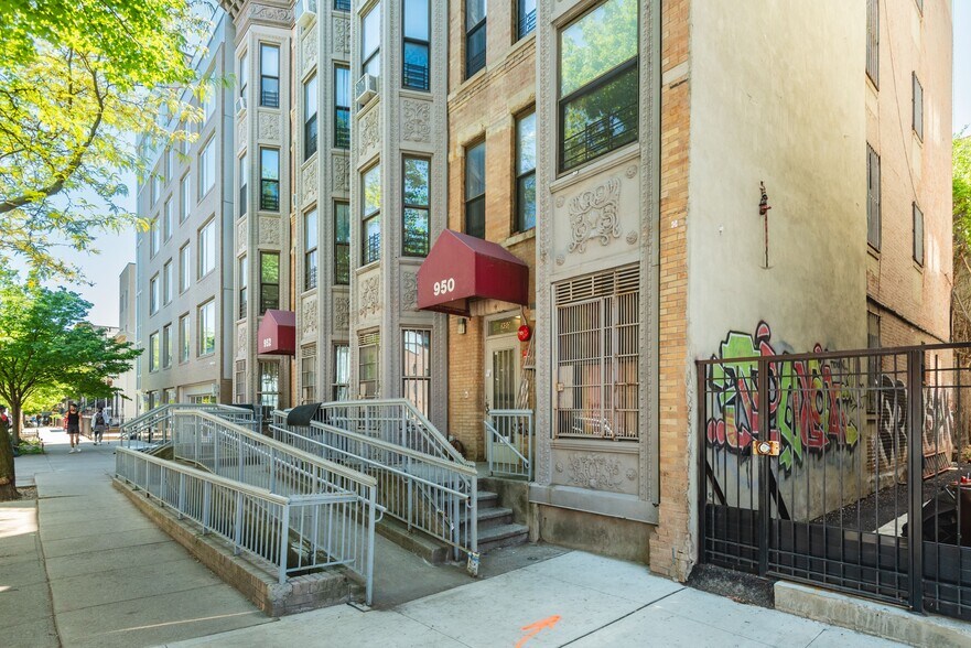 More Photos Of 950-952 Bergen St, Brooklyn Apartments For Sale