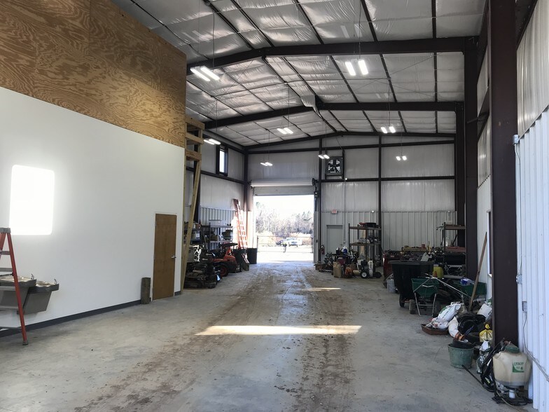 More Photos Of 128 Pipemakers Cir, Pooler Light Distribution For Lease