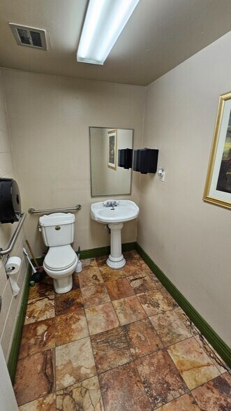 More Photos Of 5200-5280 Broadway, Denver Warehouse For Lease