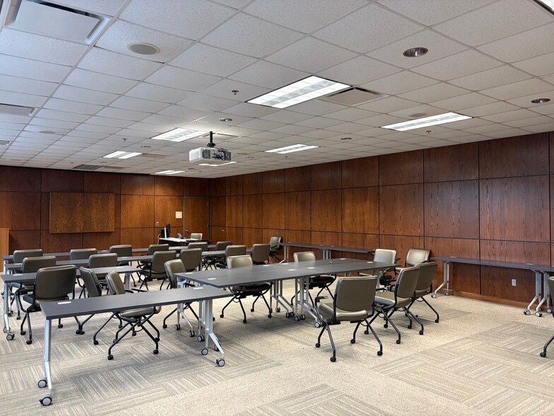 More Photos Of 2470 Flowood Dr, Flowood Medical For Lease