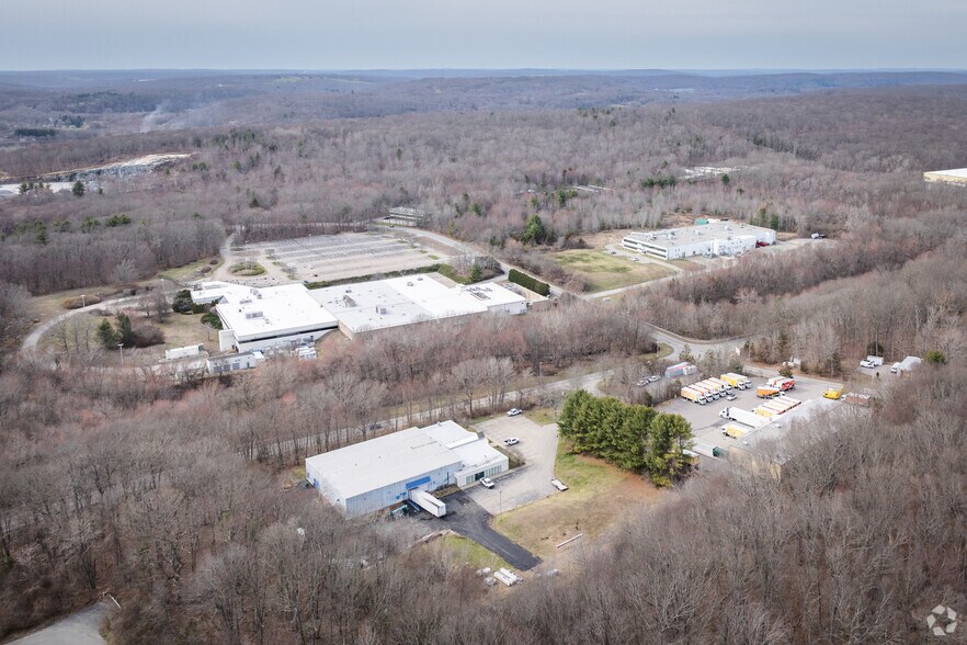 More Photos Of 15 Wisconsin Ave, Norwich Warehouse For Lease