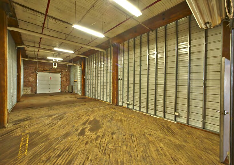 More Photos Of 3636 S Iron St, Chicago Light Distribution For Sale