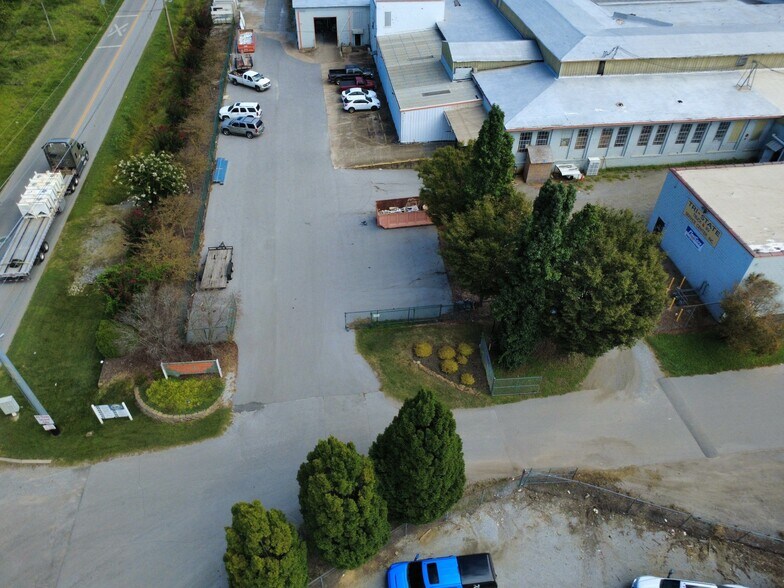 More Photos Of 3500 N Hawthorne St, Chattanooga Light Distribution For Lease