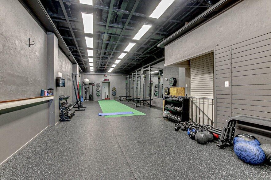 More Photos Of 473 Dundas St, Woodstock Storefront For Lease