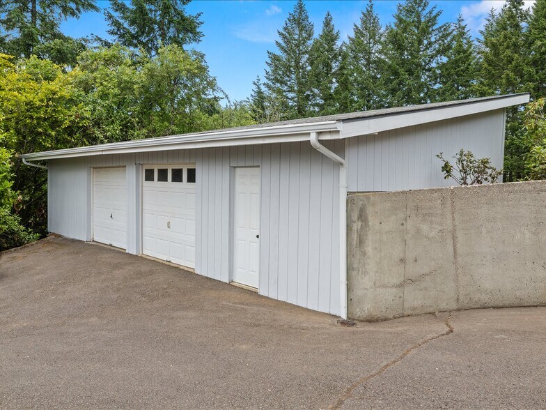 More Photos Of 115 NW Harmony Ln, Corvallis Specialty For Sale