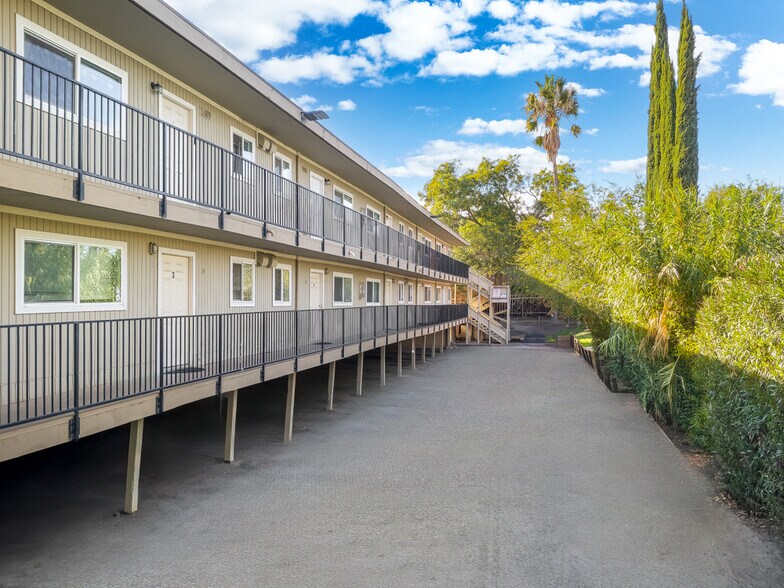 More Photos Of 3126 Lone Tree Way, Antioch Apartments For Sale