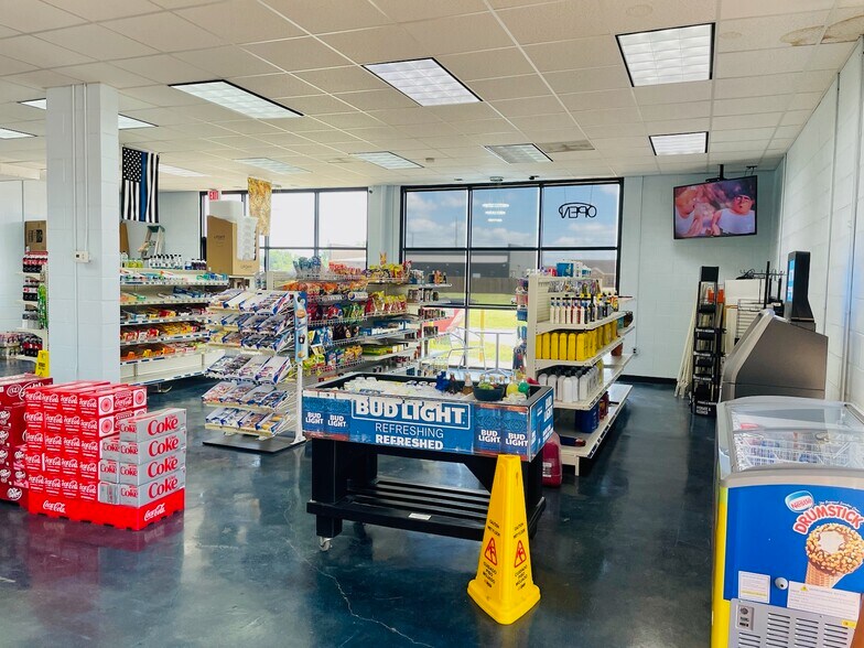 More Photos Of 8799 State Highway 35 N, Van Vleck Convenience Store For Sale