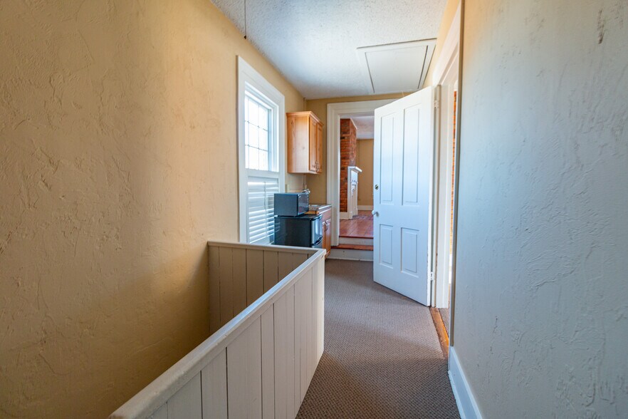 More Photos Of 323 S Main St, Zelienople Office Residential For Lease