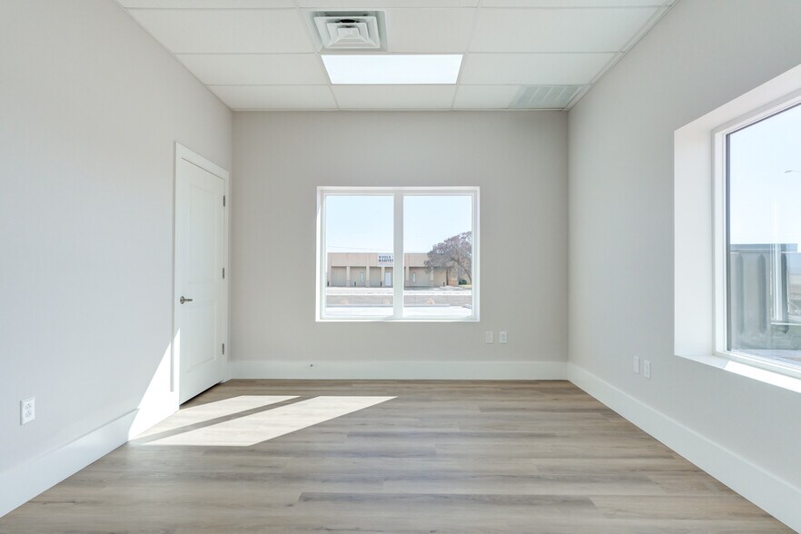 More Photos Of 3216 116th st, Lubbock Warehouse For Sale