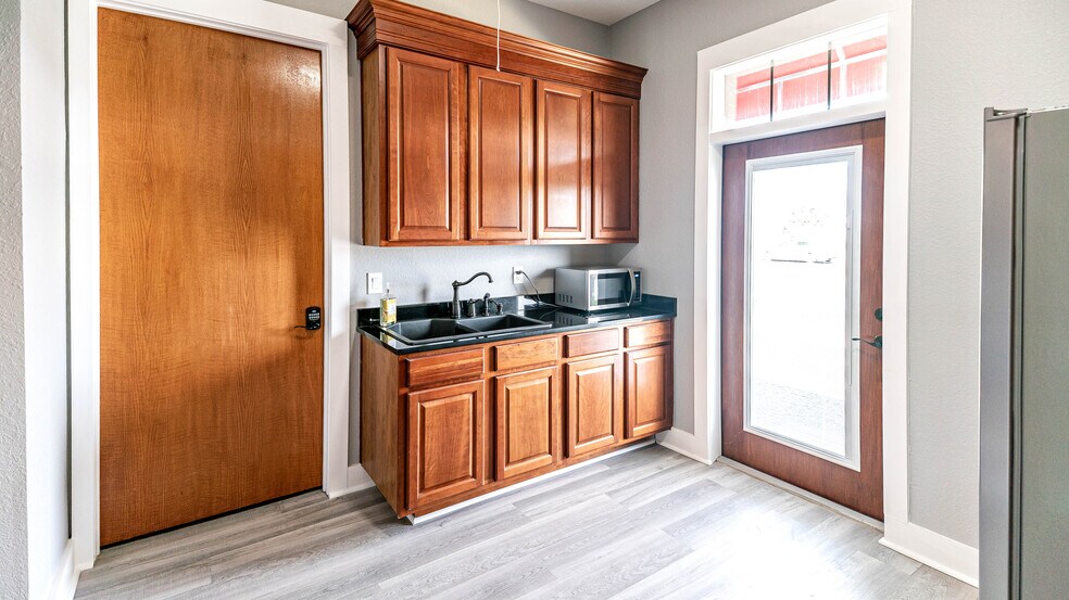 More Photos Of 1012 Airport Rd, Destin Office Residential For Sale