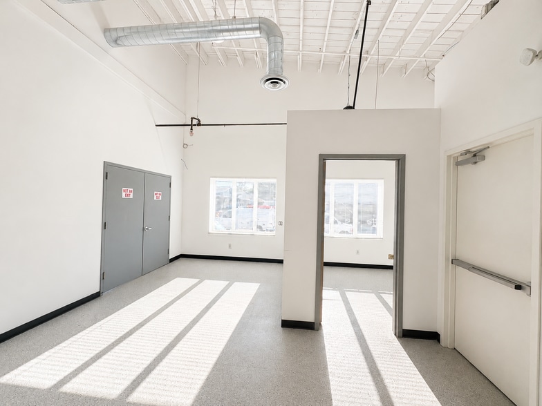More Photos Of 482 Glenbrook Rd, Stamford Manufacturing For Lease