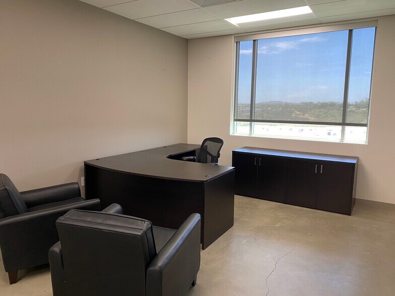 More Photos Of 2870 Whiptail Loop, Carlsbad Warehouse For Lease