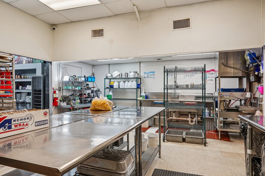 More Photos Of 109-111 S Main St, Irving Restaurant For Sale