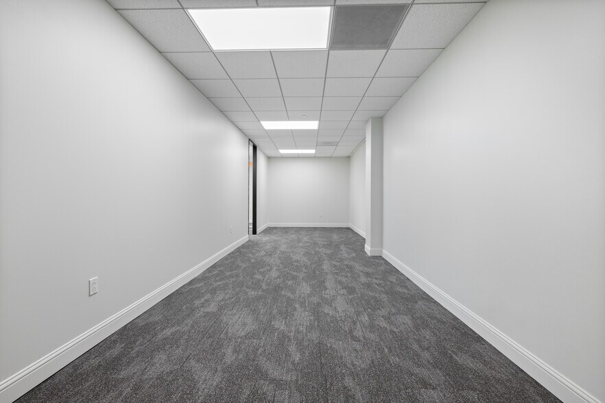 More Photos Of 17 S Briar Hollow Ln, Houston Office Residential For Lease