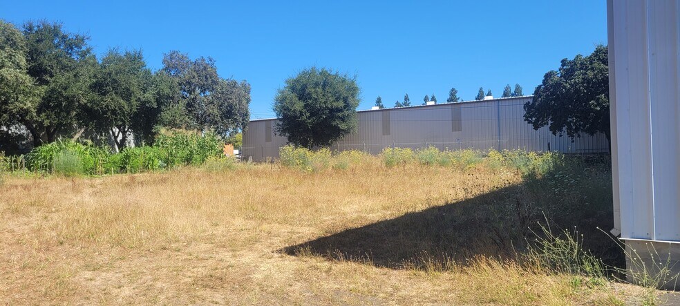 More Photos Of 33 S University St, Healdsburg Warehouse For Sale