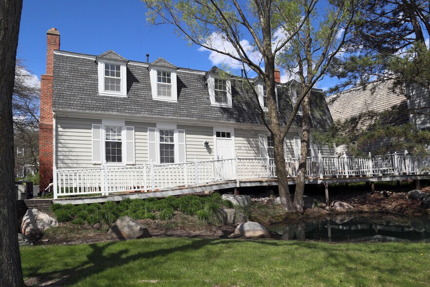 More Photos Of 1621 W Colonial Pky, Palatine Office For Sale