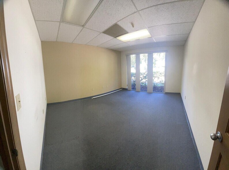 More Photos Of 401 Commerce Way, Longwood Light Manufacturing For Sale