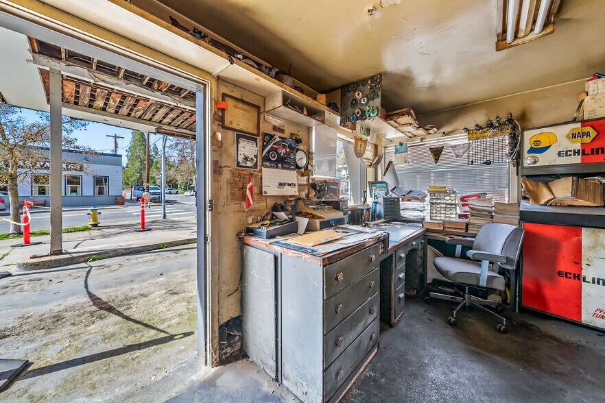 More Photos Of 205 E California St, Jacksonville General Retail For Sale