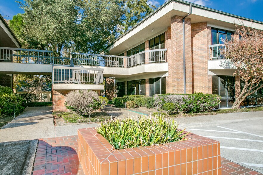 More Photos Of 2650 Valley View Ln, Farmers Branch Office For Sale