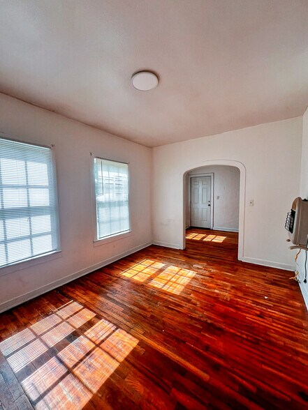 More Photos Of 108 N Gordon Dr, Crockett Apartments For Sale