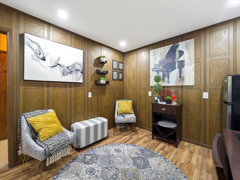 More Photos Of 128 W 3rd St, Waynesboro Freestanding For Sale