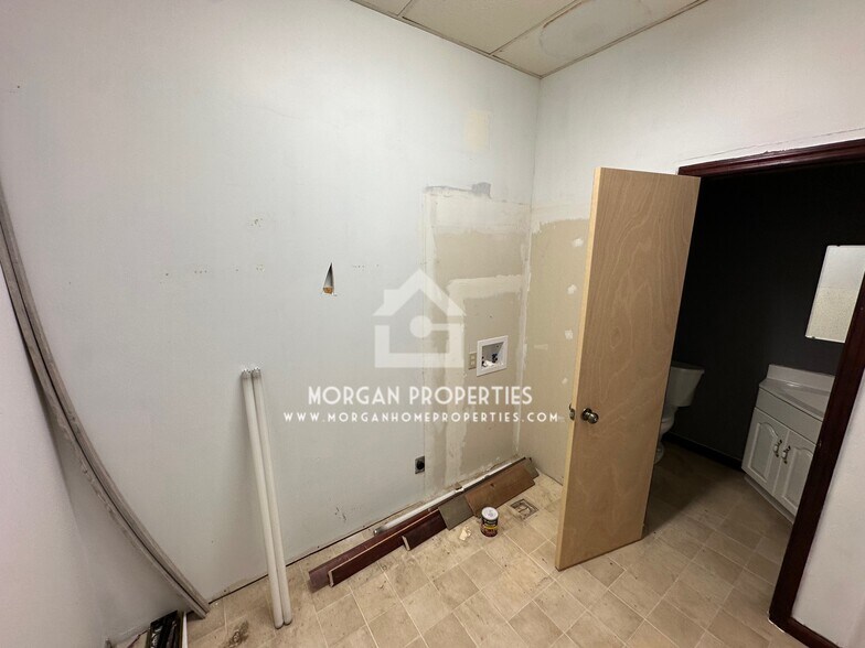 More Photos Of 512-516 Locust St, Middletown Storefront Retail Residential For Lease