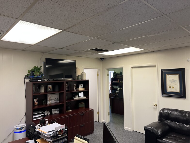 More Photos Of 1727 N St, Merced Office For Sale